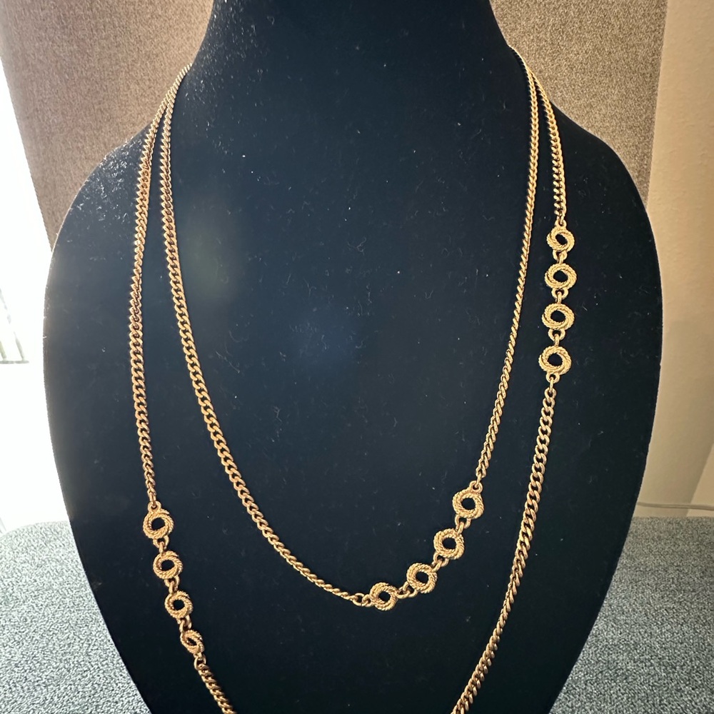 VINTAGE MONET GOLD TONE CHAIN LINK NECKLACE 27" LONG CIRCLE STATIONS LUXURIOUS
